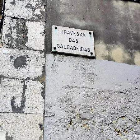 アパート Lisbon, Renewed T1 With Pateo Near Martires Da Patria リスボン