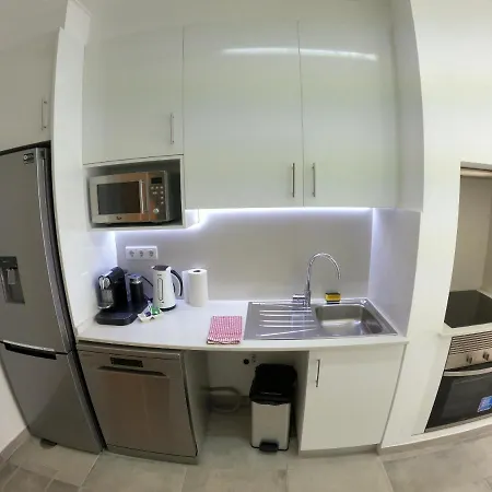 Lisbon, Renewed T1 With Pateo Near Martires Da Patria Апартаменты Лиссабон