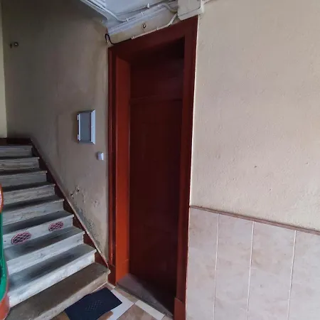 Lisbon, Renewed T1 With Pateo Near Martires Da Patria Апартаменты Лиссабон