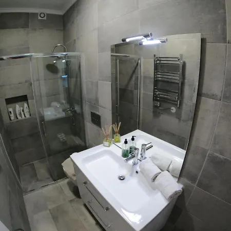 Apartment Lisbon, Renewed T1 With Pateo Near Martires Da Patria *
