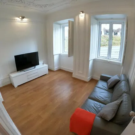 Lisbon, Renewed T1 With Pateo Near Martires Da Patria