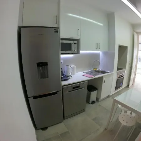 Apartment Lisbon, Renewed T1 With Pateo Near Martires Da Patria