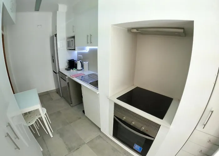 Apartment Lisbon, Renewed T1 With Pateo Near Martires Da Patria *