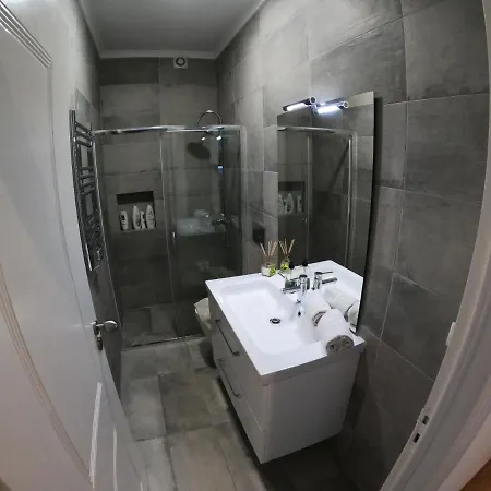 Lisbon, Renewed T1 With Pateo Near Martires Da Patria * Лісабон