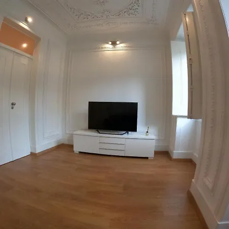 Lisbon, Renewed T1 With Pateo Near Martires Da Patria Апартаменти *