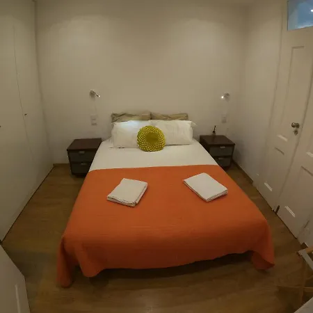 Lisbon, Renewed T1 With Pateo Near Martires Da Patria Апартаменти Лісабон