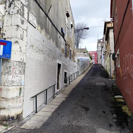 Lisbon, Renewed T1 With Pateo Near Martires Da Patria Апартаменти *