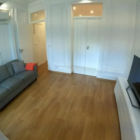 Lisbon, Renewed T1 With Pateo Near Martires Da Patria * Lizbona