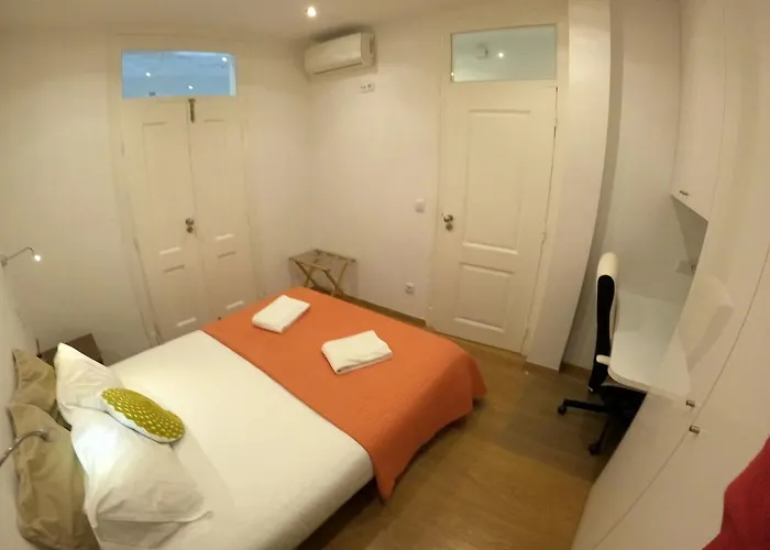 Διαμέρισμα Lisbon, Renewed T1 With Pateo Near Martires Da Patria Lisboa