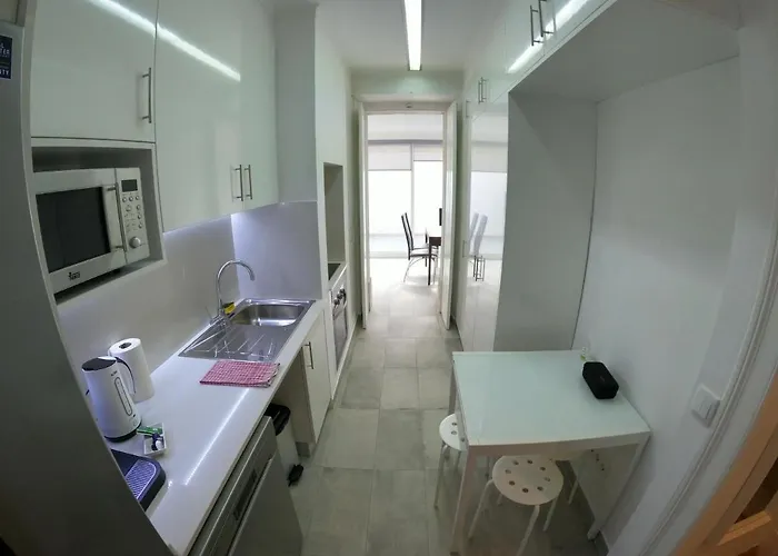 Lisbon, Renewed T1 With Pateo Near Martires Da Patria Lisboa