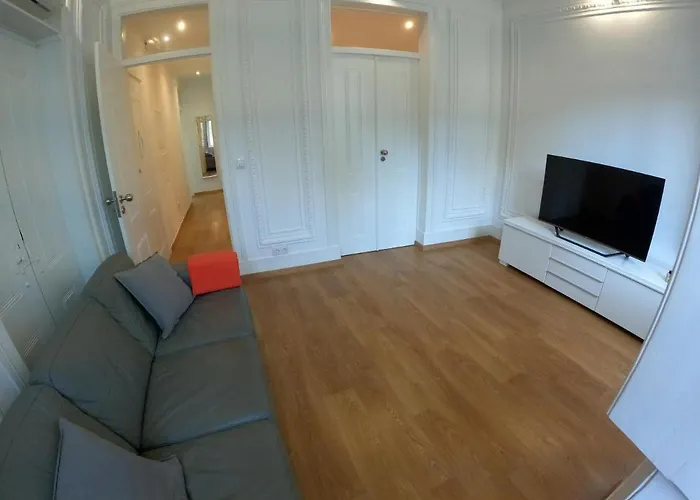 Lisbon, Renewed T1 With Pateo Near Martires Da Patria