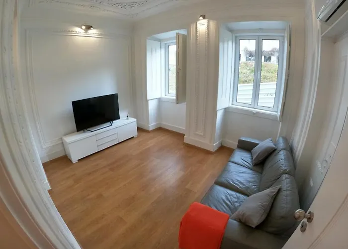 Lisbon, Renewed T1 With Pateo Near Martires Da Patria